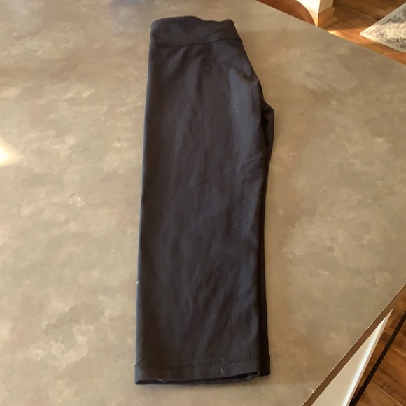 Lululemon Ivivva Girl's Cropped Black Leggings - Picture 4 of 10